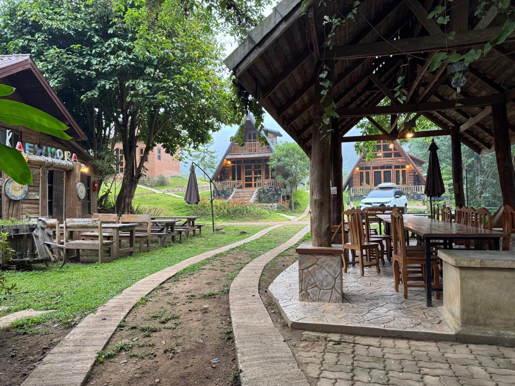 فندق Ban Kaew Mo Ra Glamping & Restaurant Pang Mapha المظهر الخارجي الصورة