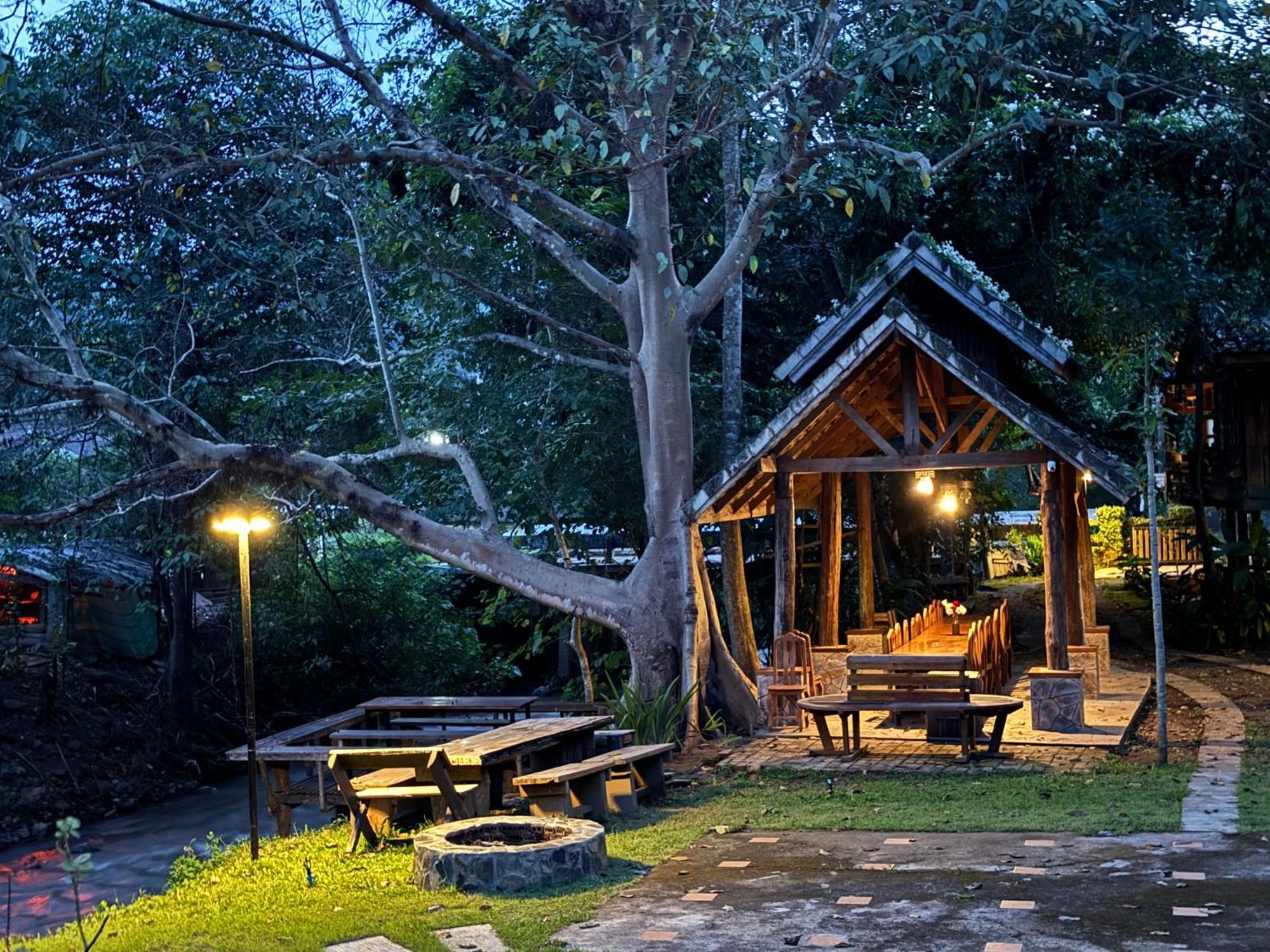 فندق Ban Kaew Mo Ra Glamping & Restaurant Pang Mapha المظهر الخارجي الصورة