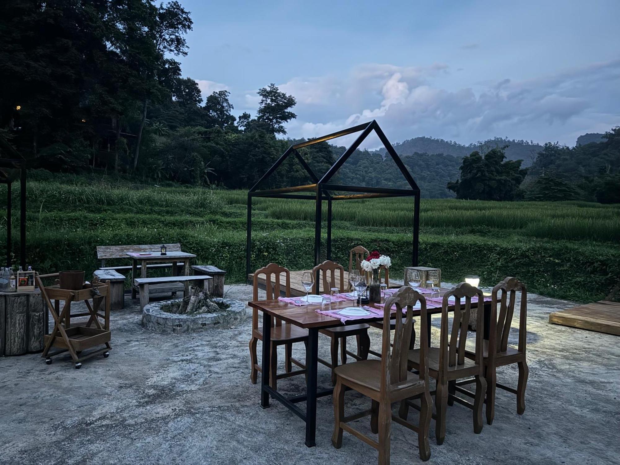 فندق Ban Kaew Mo Ra Glamping & Restaurant Pang Mapha المظهر الخارجي الصورة