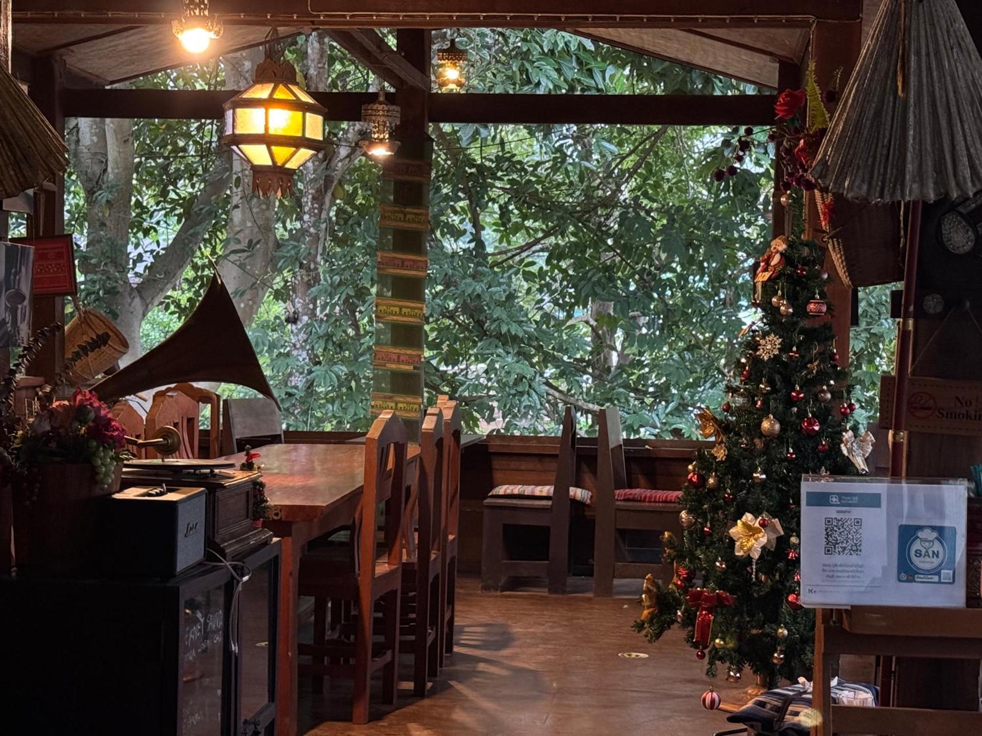 فندق Ban Kaew Mo Ra Glamping & Restaurant Pang Mapha المظهر الخارجي الصورة