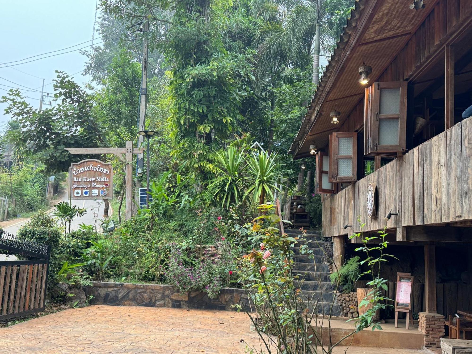 فندق Ban Kaew Mo Ra Glamping & Restaurant Pang Mapha المظهر الخارجي الصورة