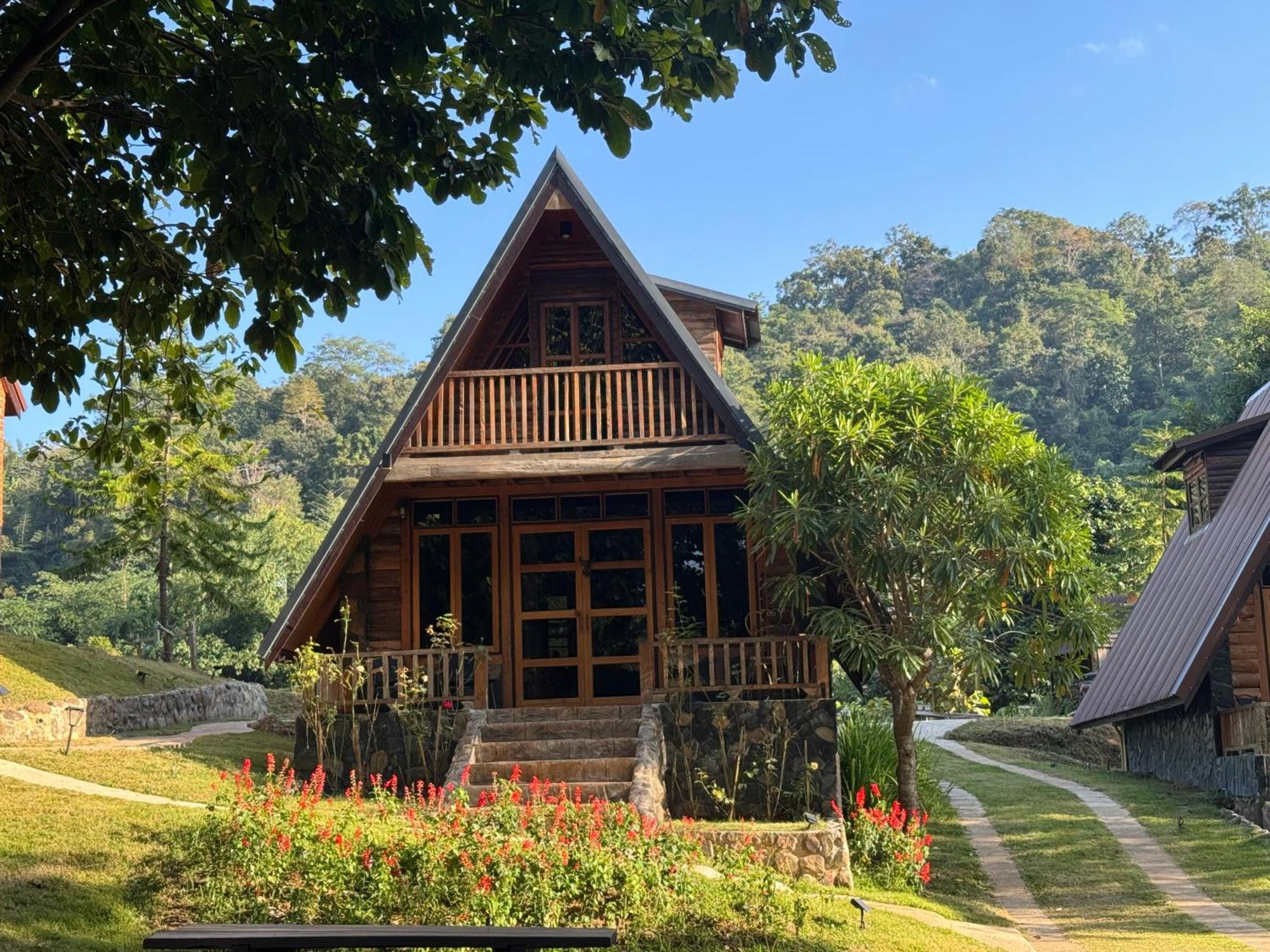 فندق Ban Kaew Mo Ra Glamping & Restaurant Pang Mapha المظهر الخارجي الصورة