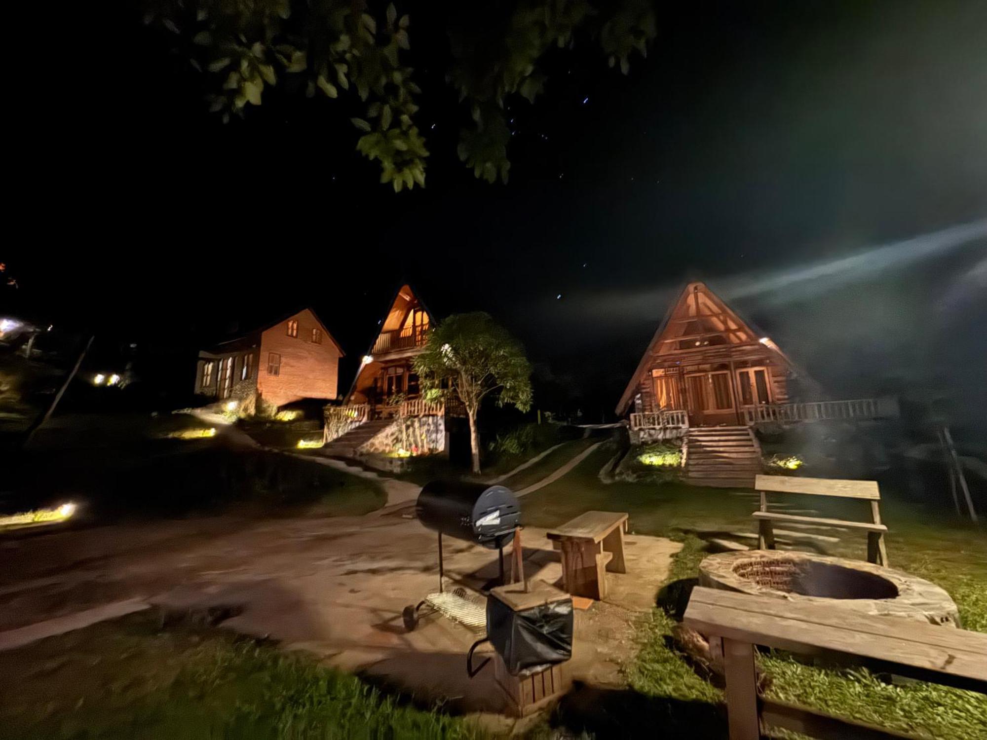 فندق Ban Kaew Mo Ra Glamping & Restaurant Pang Mapha المظهر الخارجي الصورة